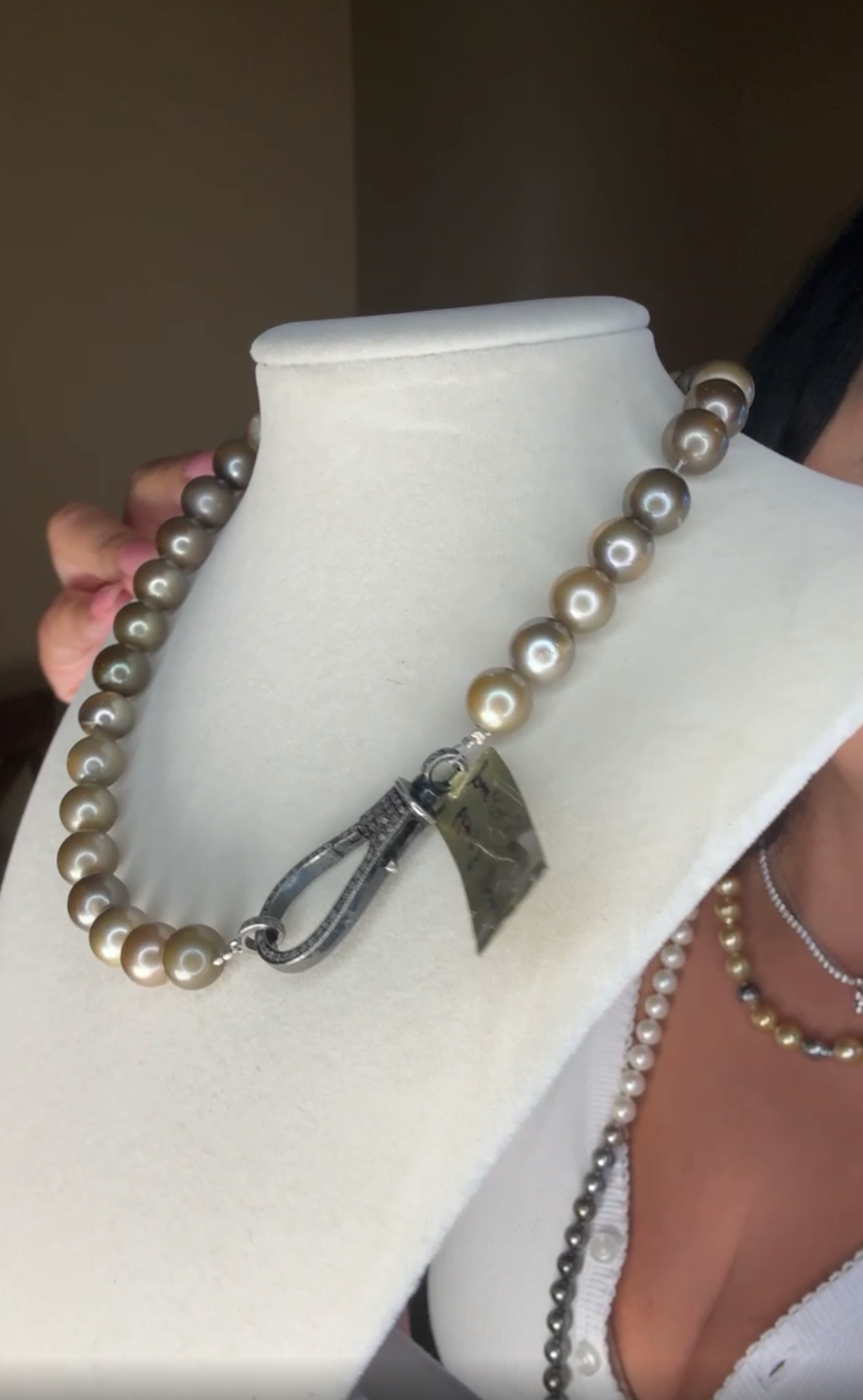 Tahitian Pearls with Large Diamond Clasp