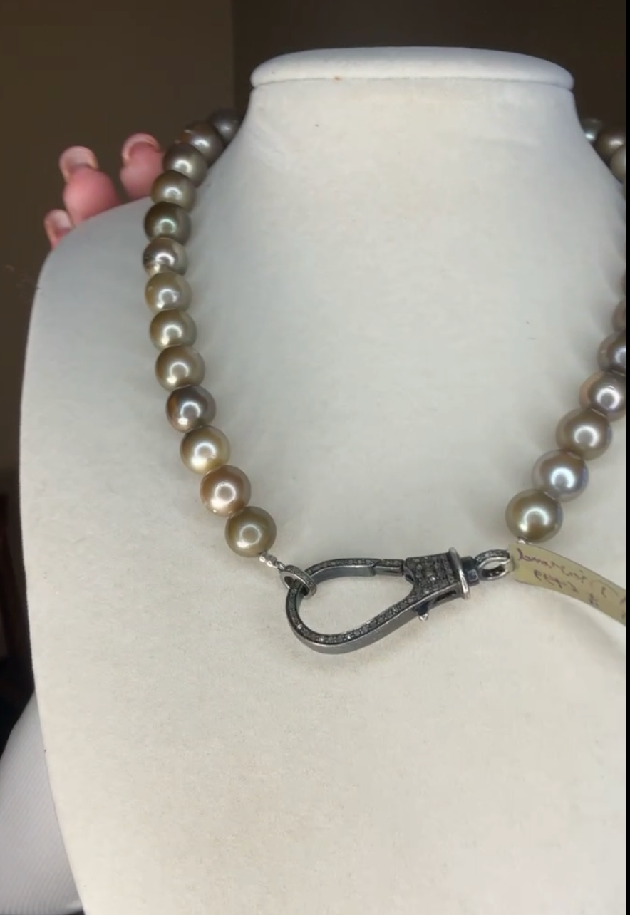 Tahitian Pearls with Large Diamond Clasp